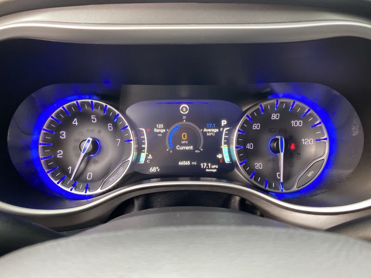 Used 2024 Chrysler Pacifica Touring-L FWD image 26