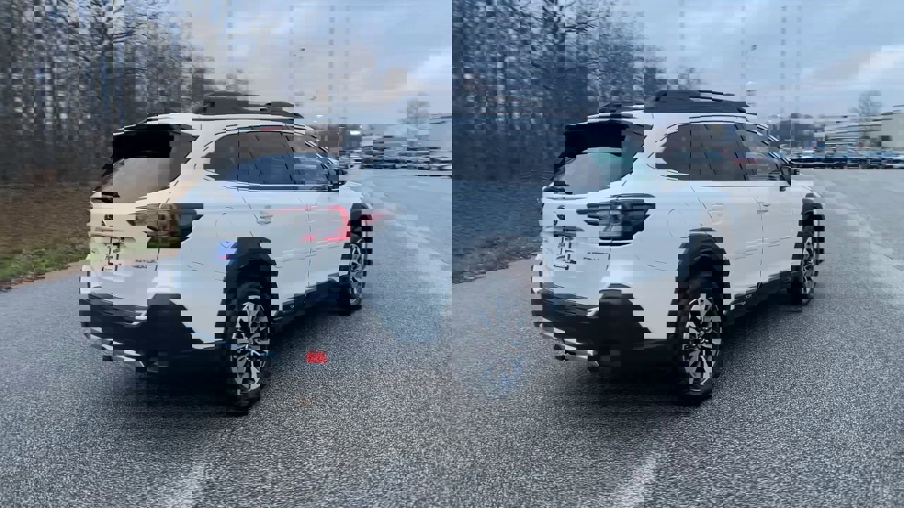 Used 2025 Subaru Outback Limited image 9