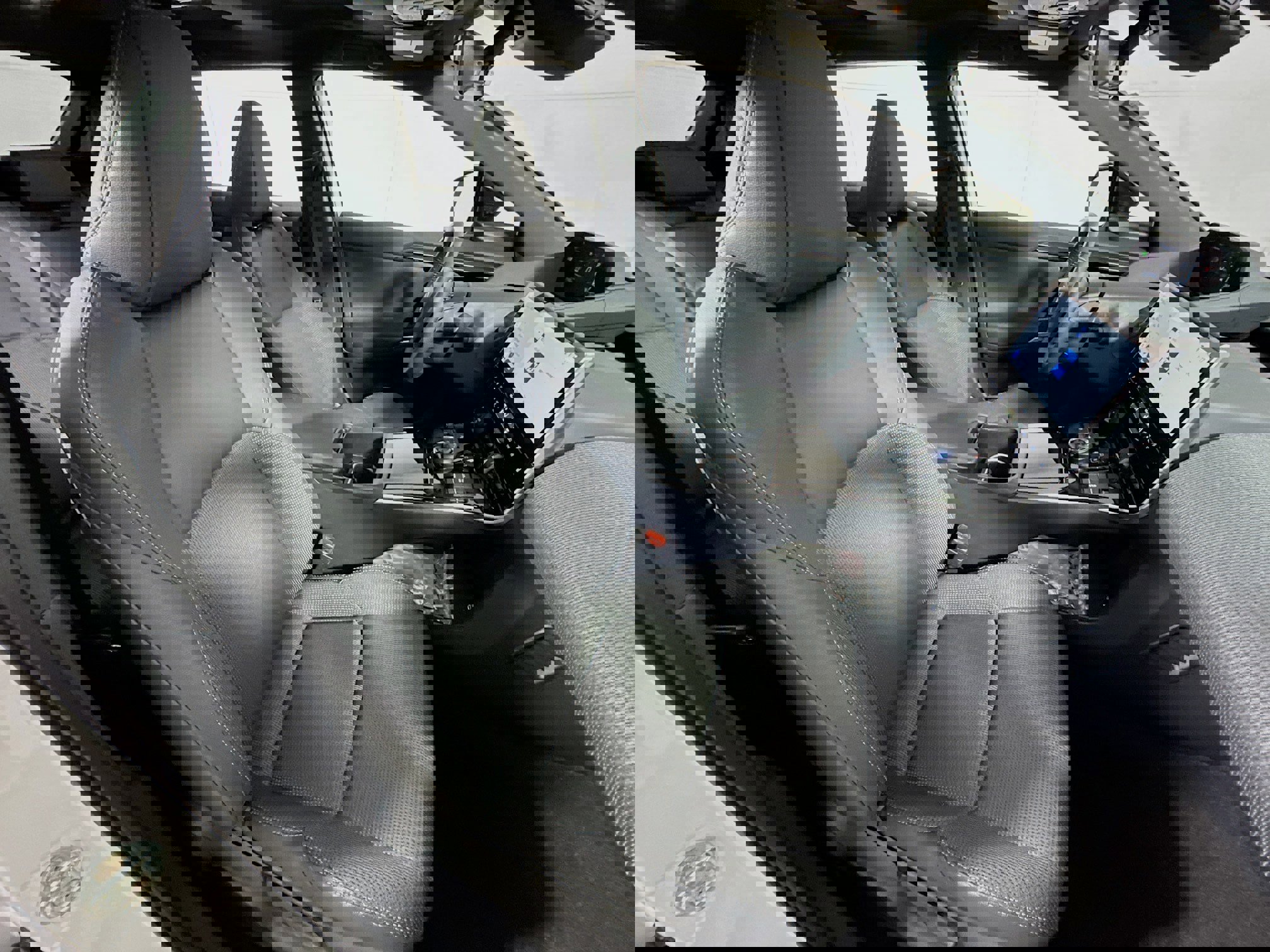 Used 2025 Toyota bZ4X FWD image 28