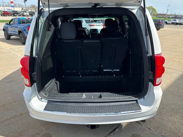 Used 2016 Dodge Grand Caravan R/T FWD image 32