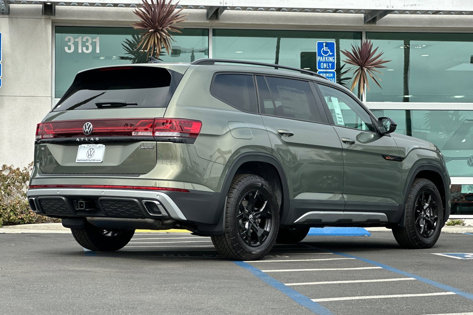 New 2025 Volkswagen Atlas Peak Edition SE image 5