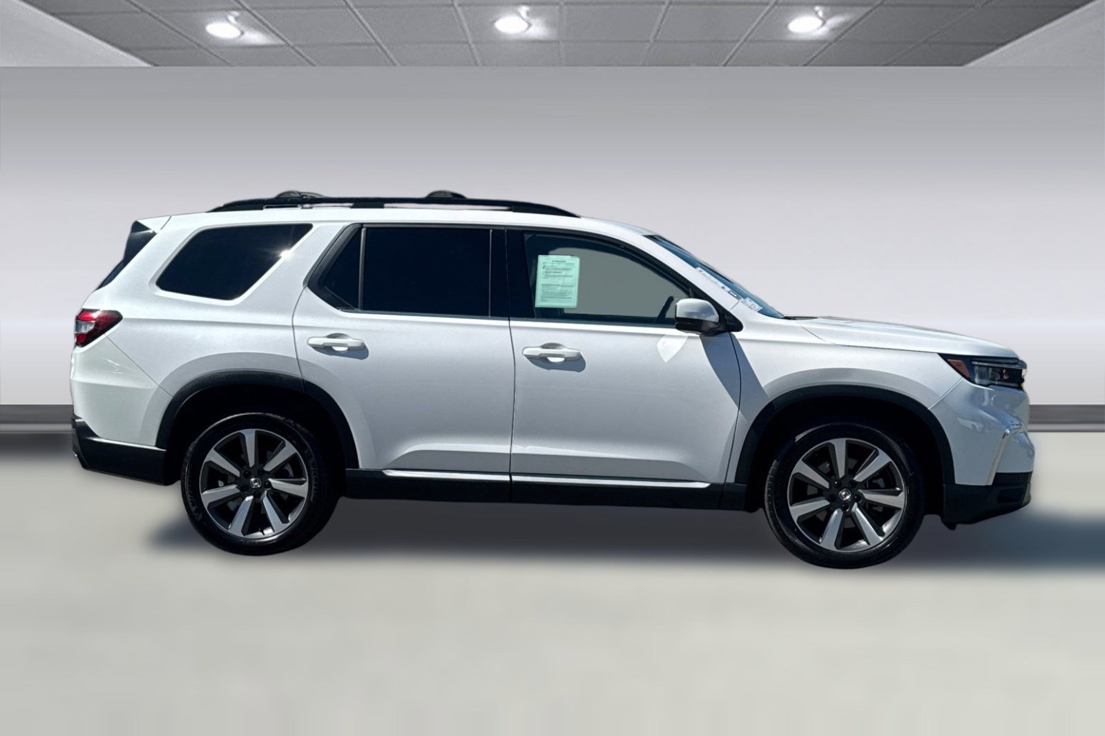 Used 2023 Honda Pilot Touring image 2