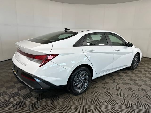 Certified 2024 Hyundai Elantra SEL image 3
