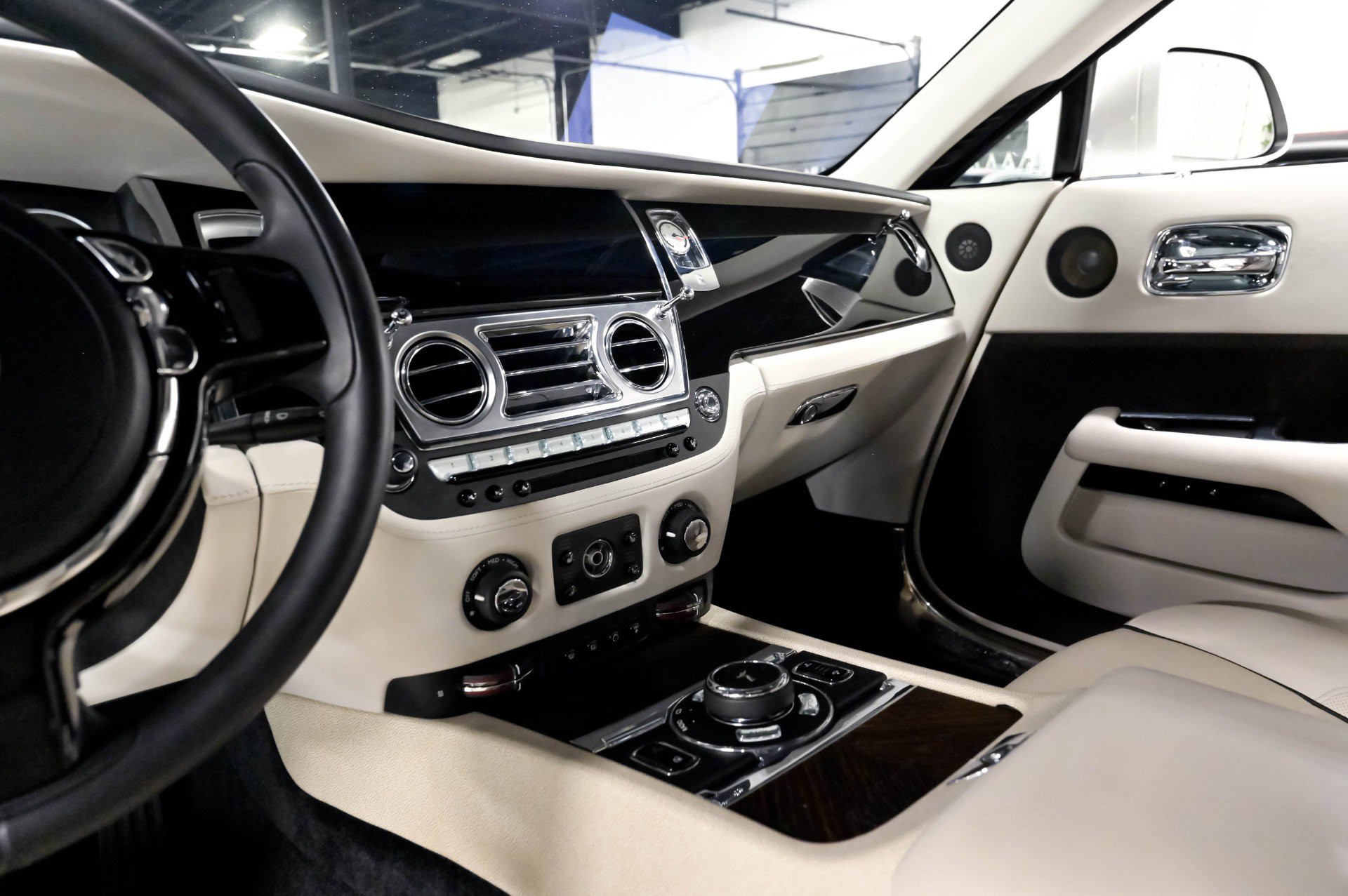 Used 2014 Rolls-Royce Wraith RWD image 9