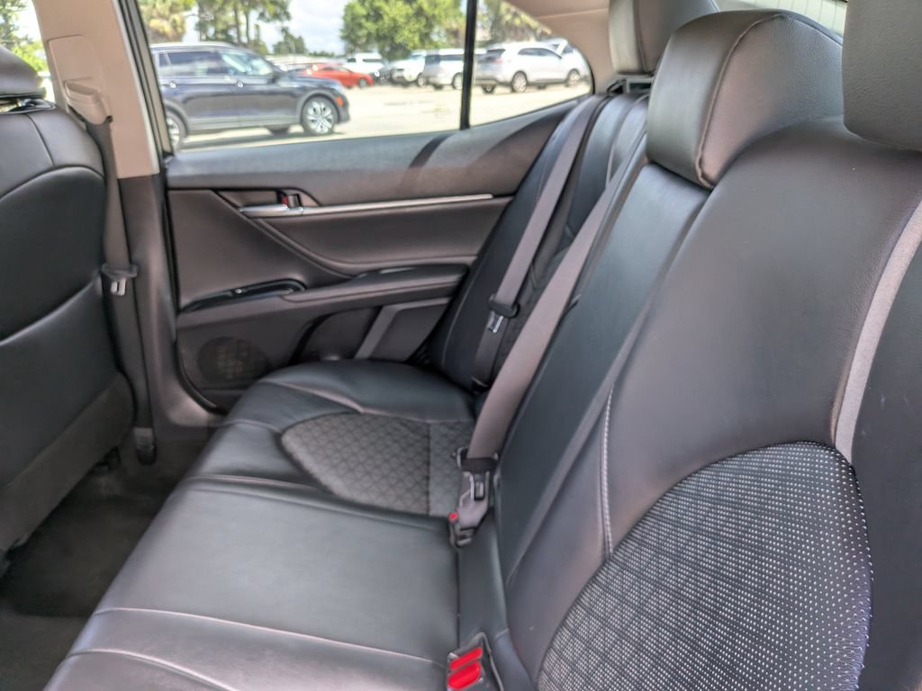 Used 2018 Toyota Camry XSE FWD image 17