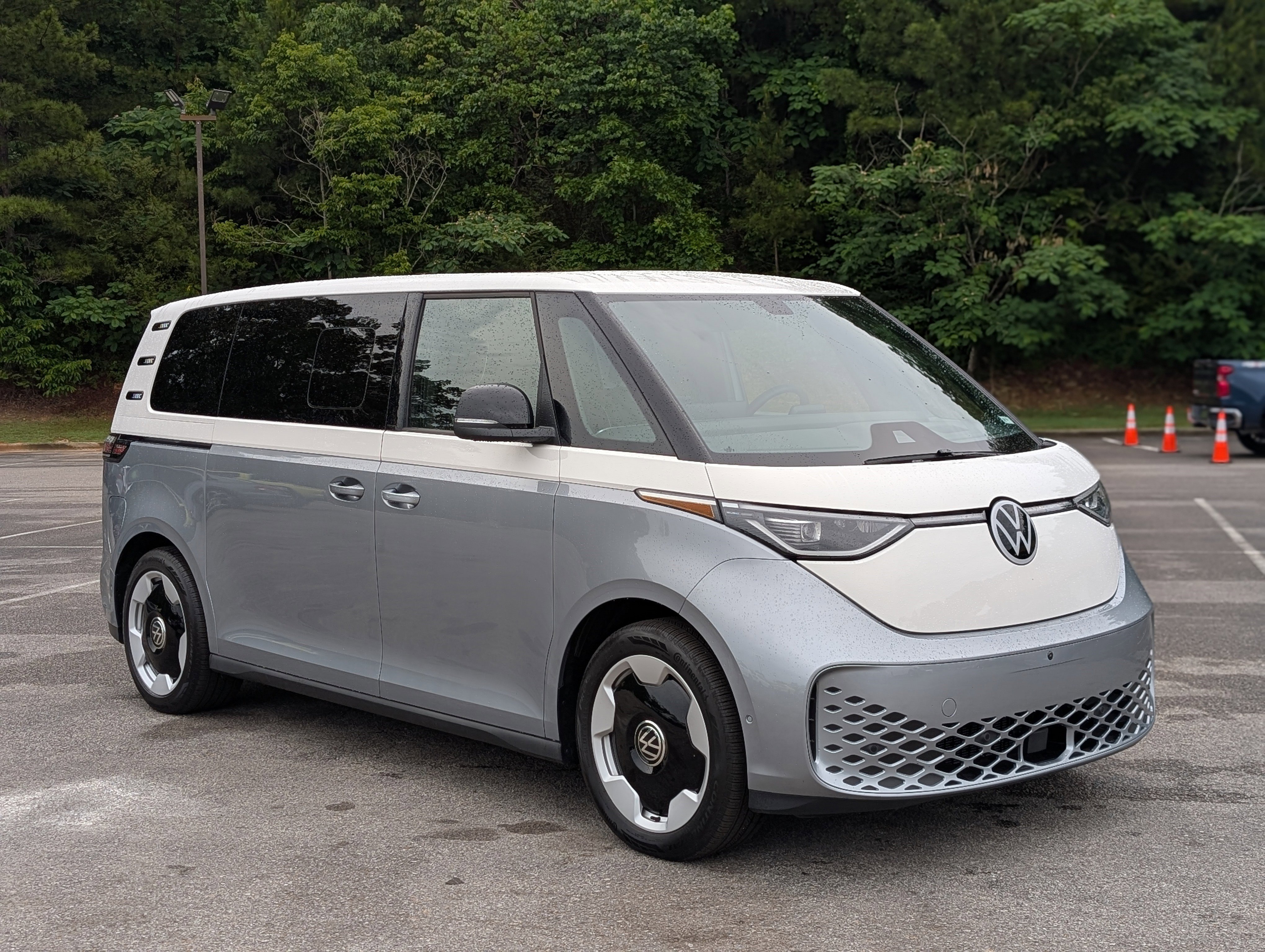 Used 2025 Volkswagen ID. Buzz Pro S Plus RWD image 11