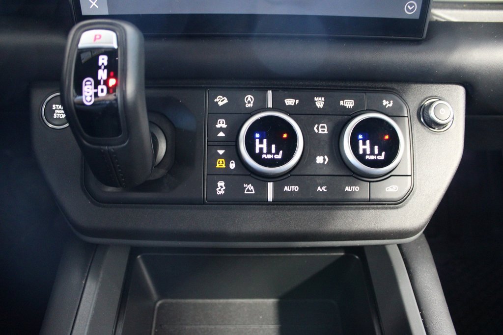 Used 2025 Land Rover Defender 110 X-Dynamic SE image 32