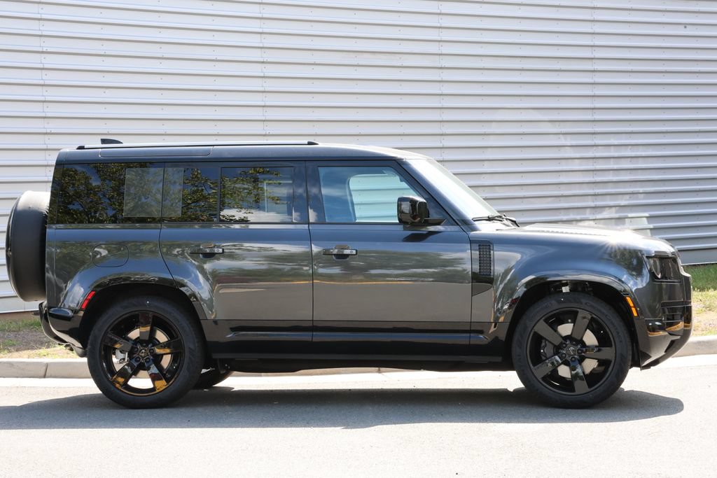 New 2026 Land Rover Defender 110 X-Dynamic SE AWD/4WD image 2