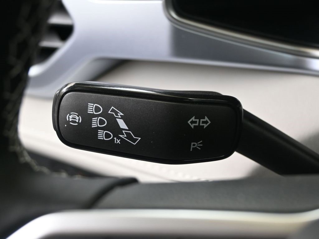 New 2025 Volkswagen Taos SE image 26