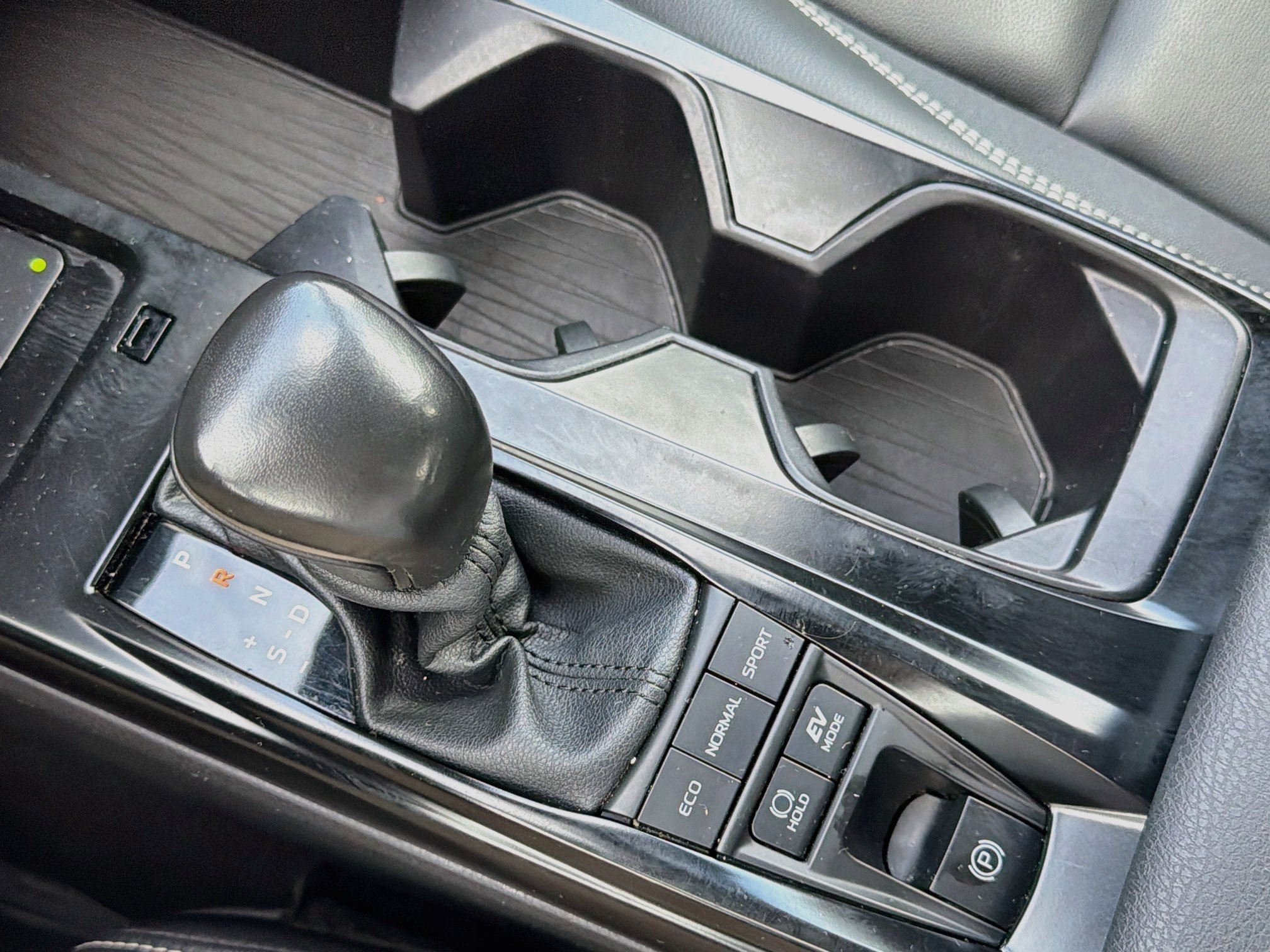 Used 2025 Toyota Camry SE FWD image 27