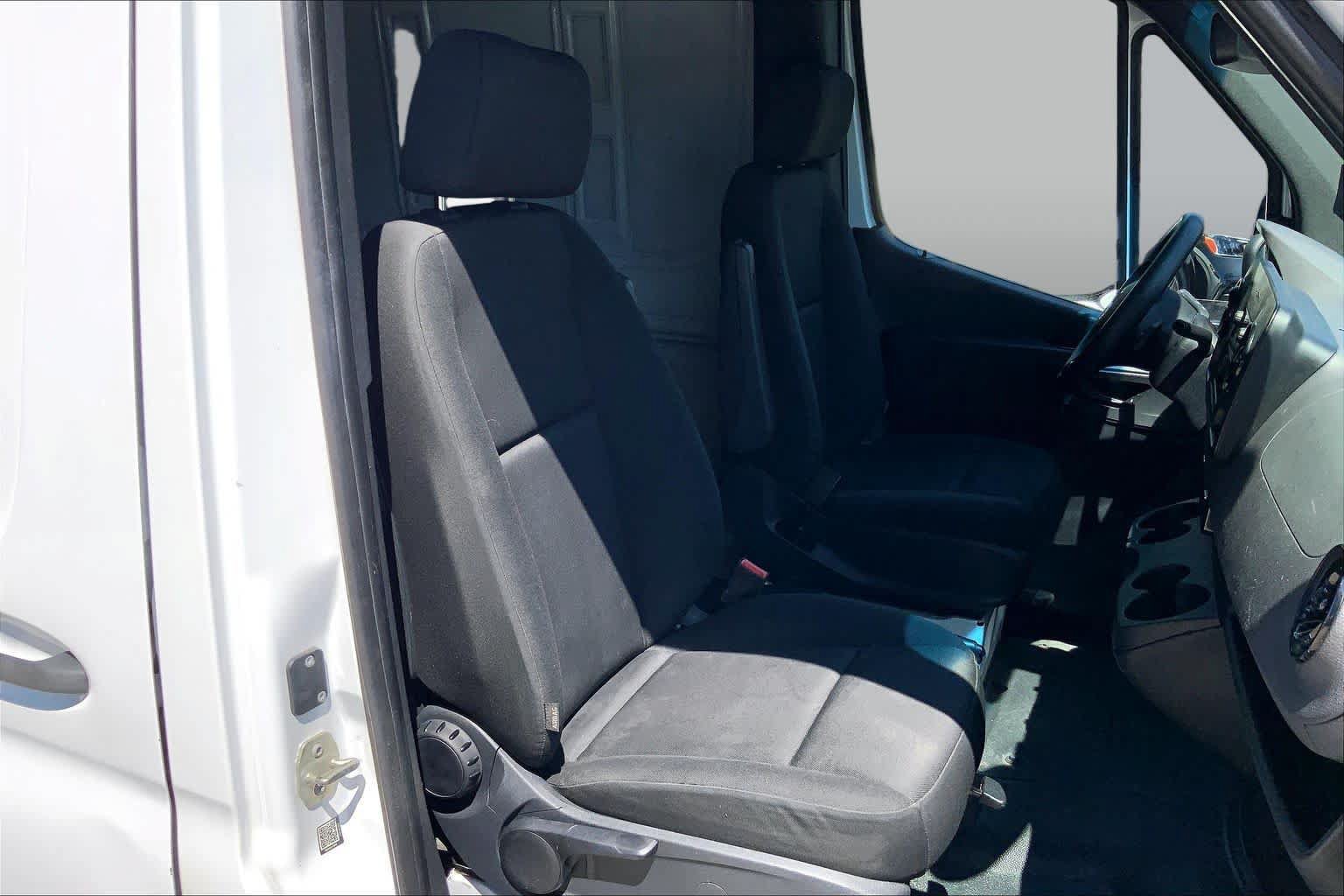 Used 2022 Mercedes-Benz Sprinter 2500 image 8