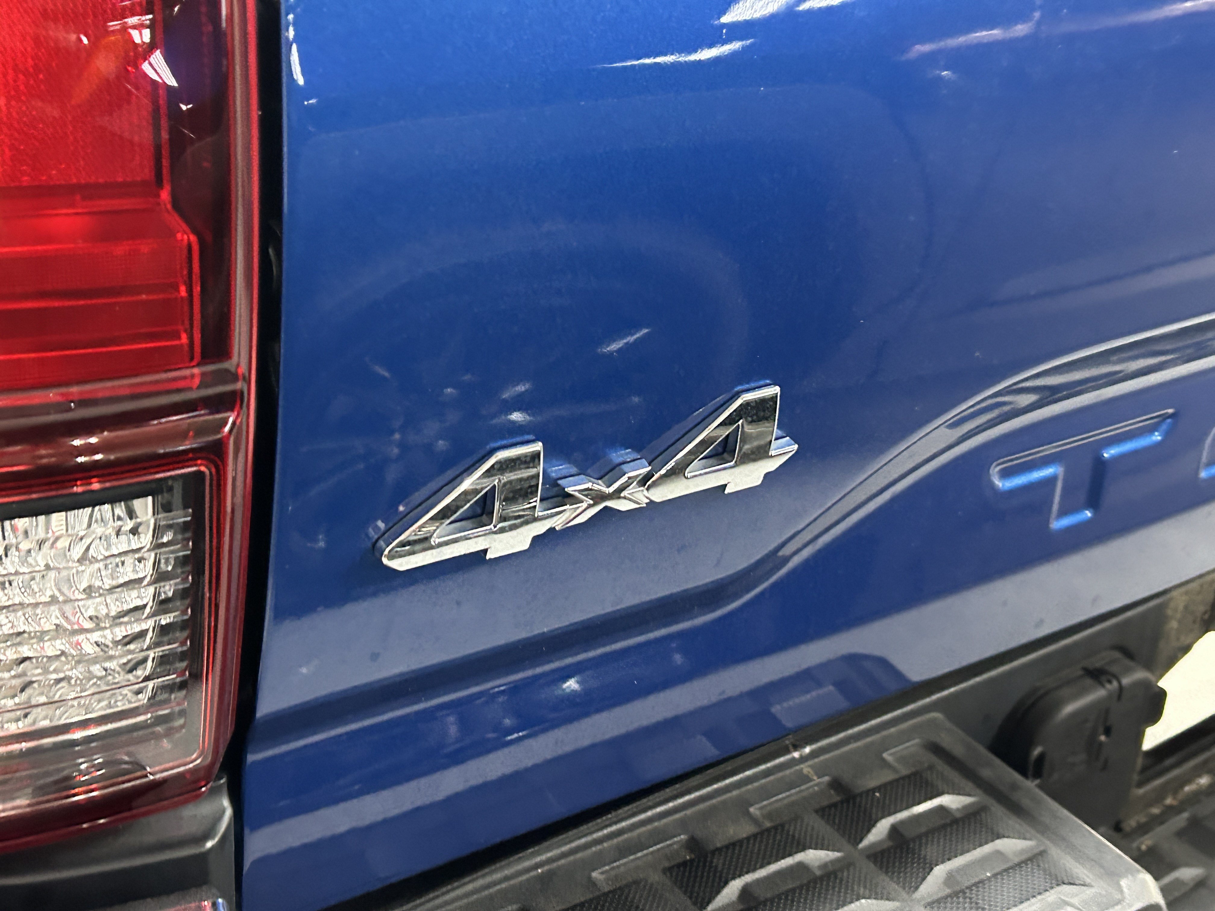 Used 2018 Toyota Tacoma SR5 AWD/4WD image 10