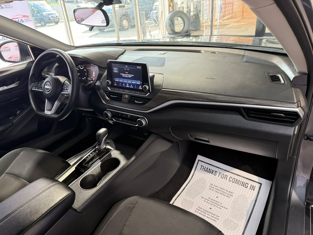 Used 2025 Nissan Altima 2.5 SV FWD image 46