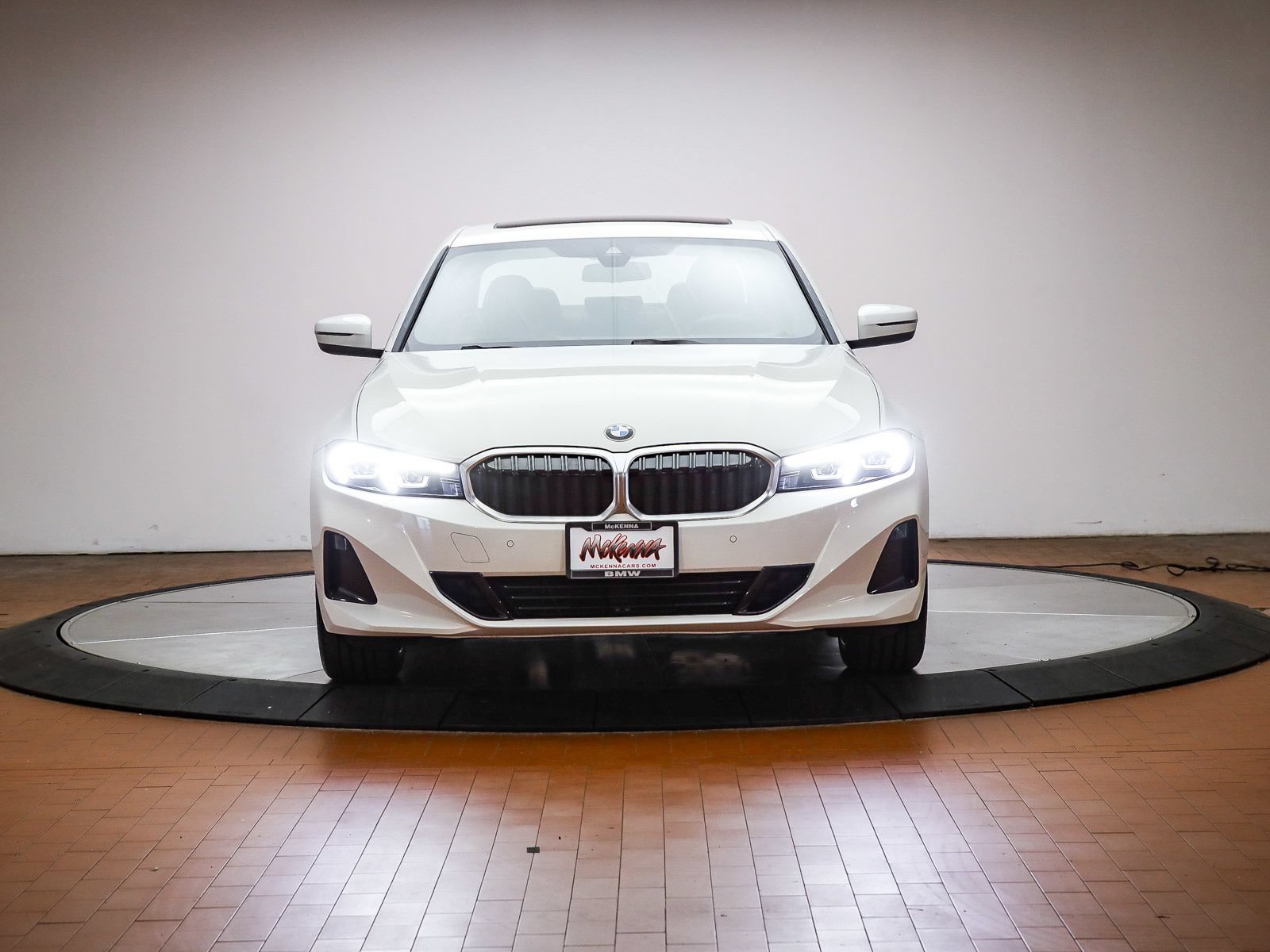 Used 2025 BMW 330i Sedan w/ Convenience Package RWD image 2