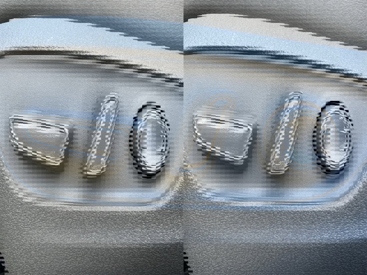 Used 2025 Toyota Highlander Platinum image 24