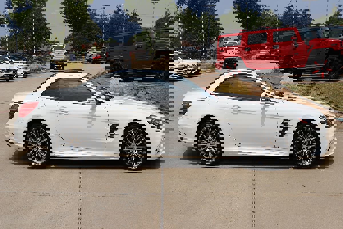Used 2017 Mercedes-Benz SL 550 w/ Driver Assistance Package image 5