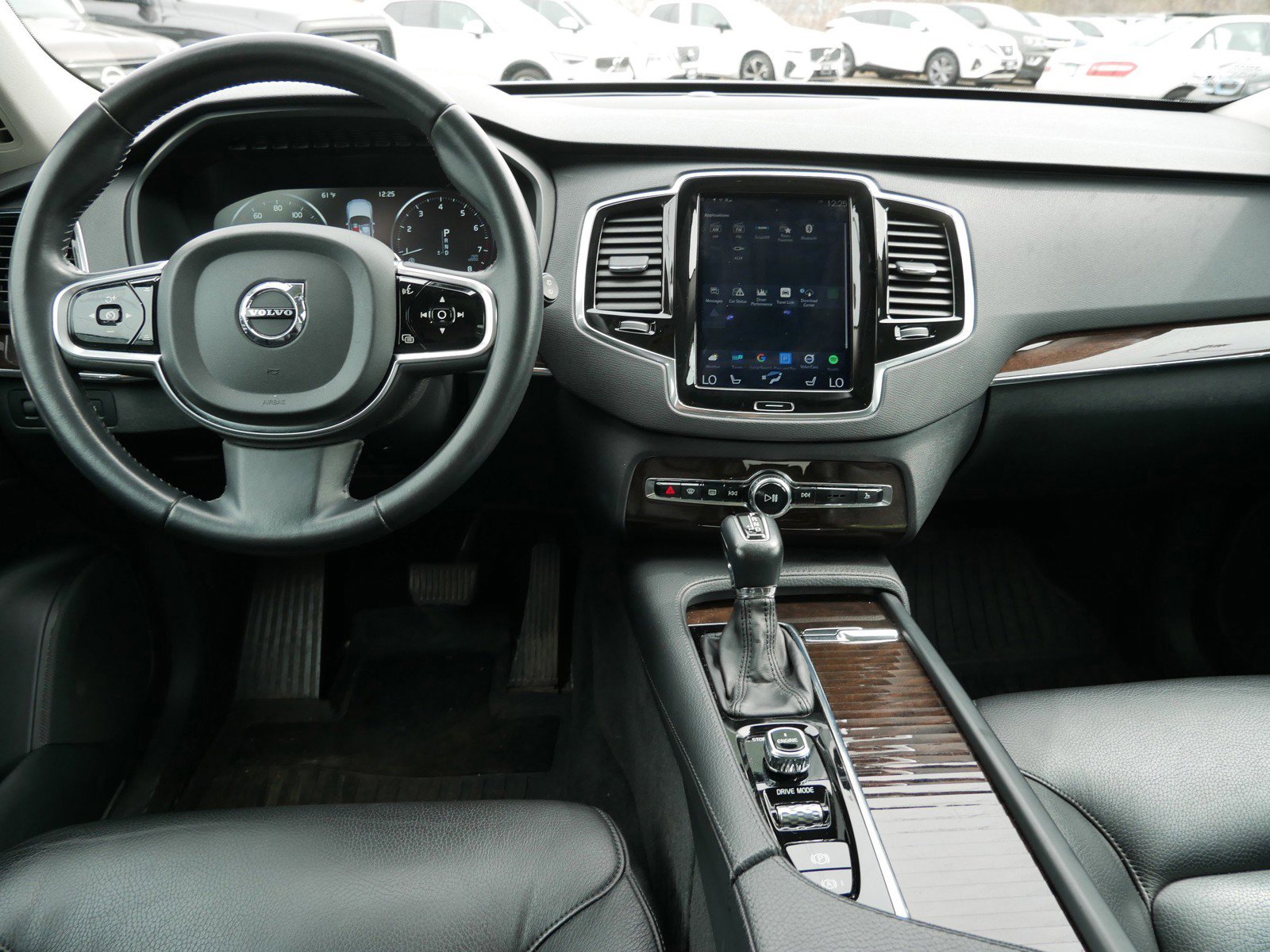 Used 2017 Volvo XC90 T6 Momentum w/ Vision Package AWD/4WD image 12