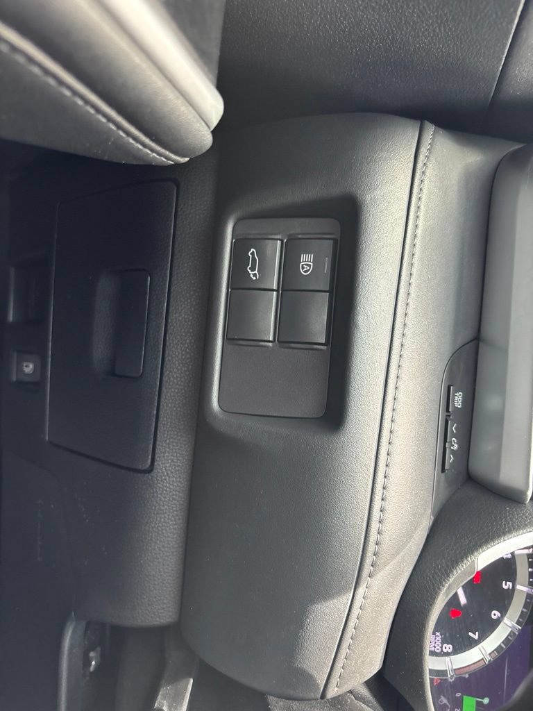 Used 2020 Toyota Highlander XLE FWD image 35