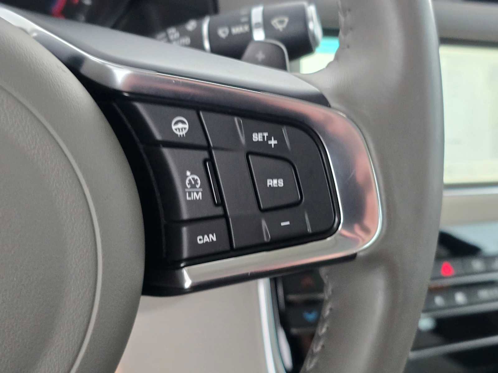 Used 2019 Jaguar XF Prestige image 49