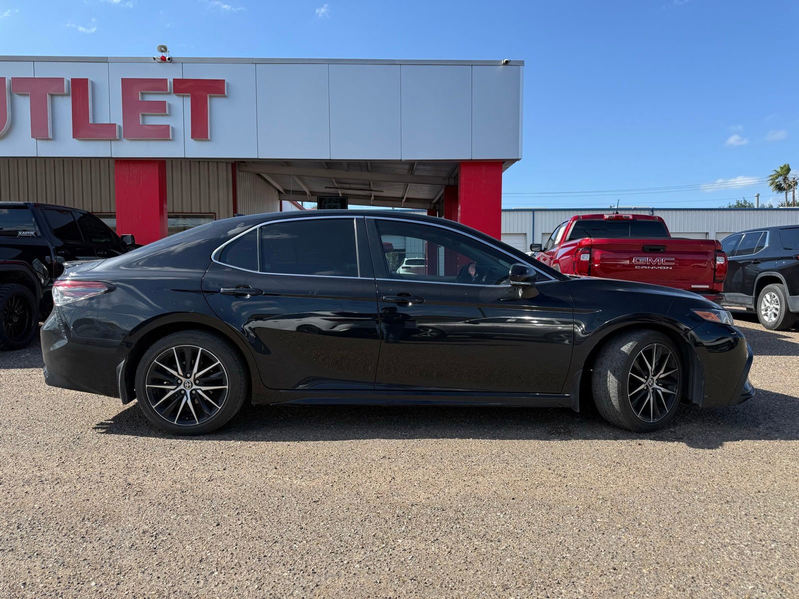 Used 2024 Toyota Camry SE FWD image 3