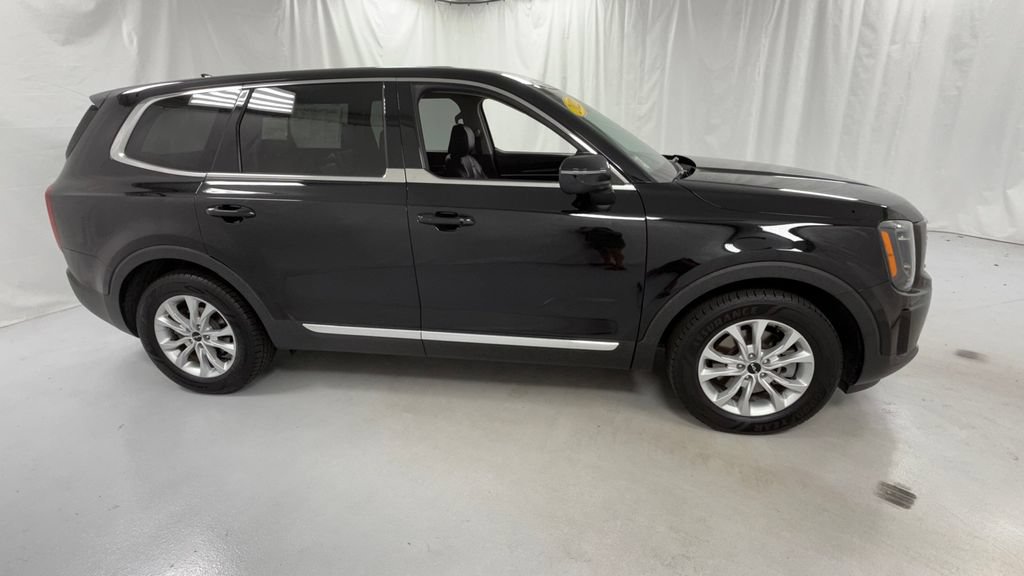 Used 2022 Kia Telluride LX AWD/4WD image 2
