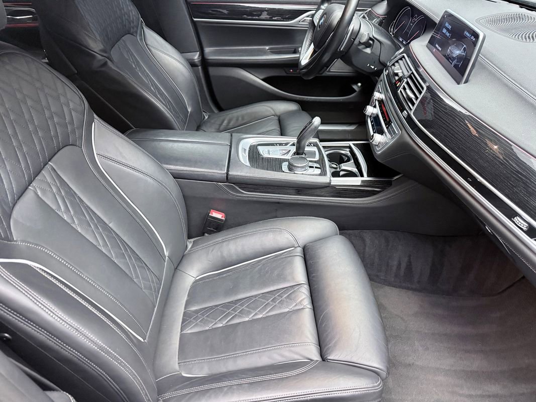 Used 2019 BMW 750i xDrive w/ M Sport Package image 12