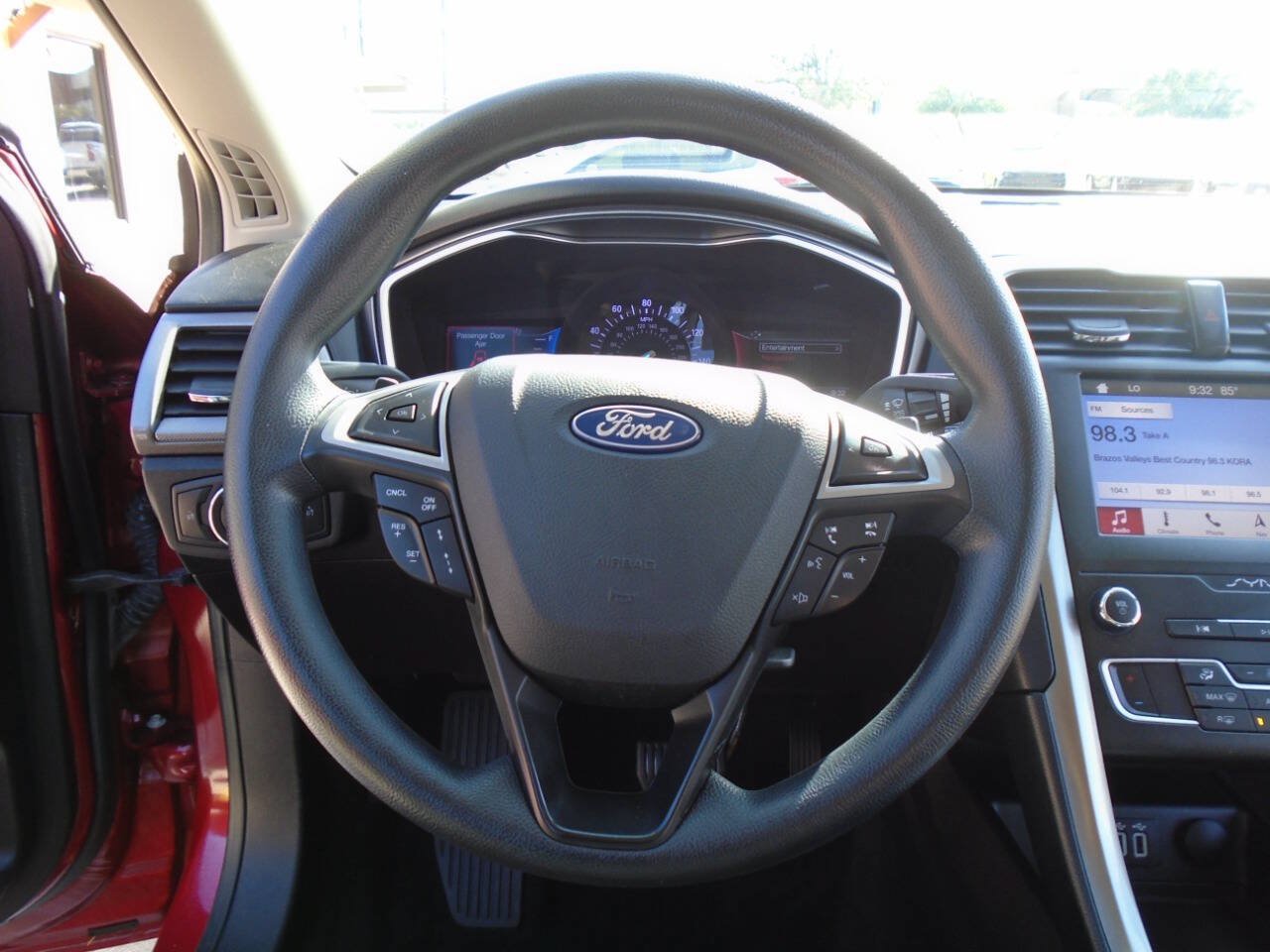 Used 2019 Ford Fusion SE FWD image 15