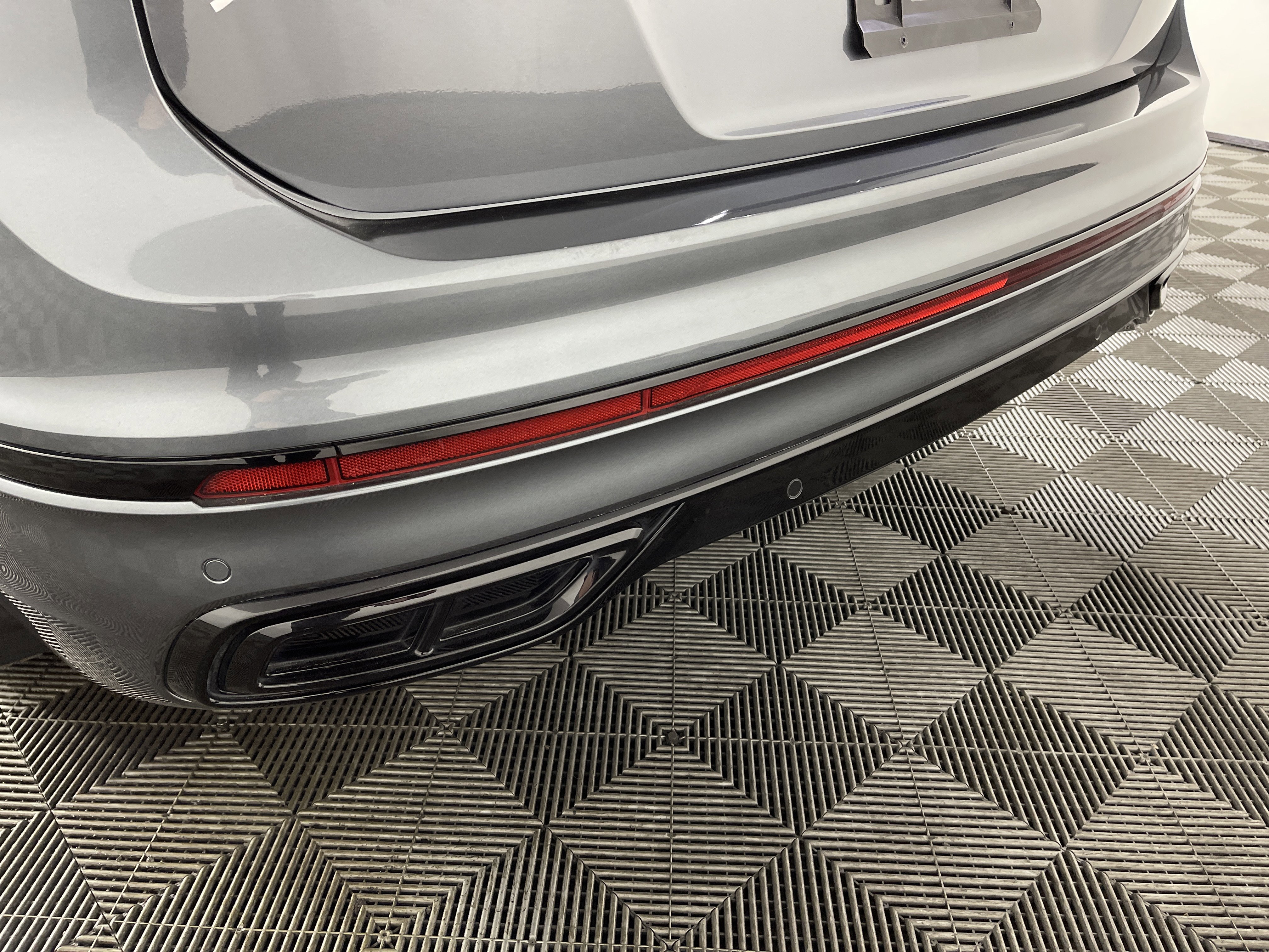 Used 2022 Volkswagen Tiguan SE R-Line image 7