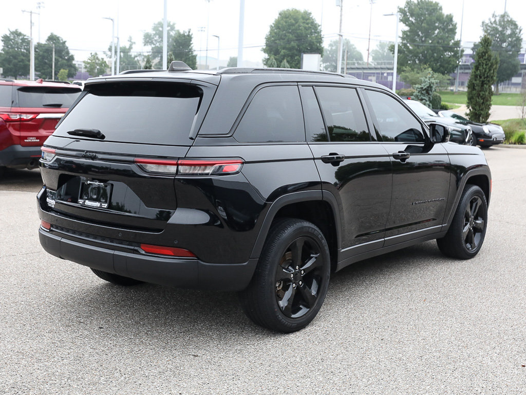 Used 2023 Jeep Grand Cherokee Altitude AWD/4WD image 7