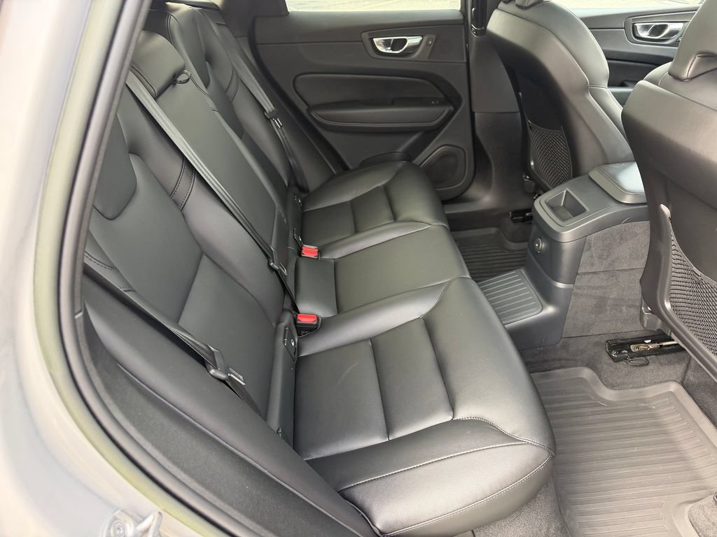 Used 2023 Volvo XC60 T8 Core AWD/4WD image 16