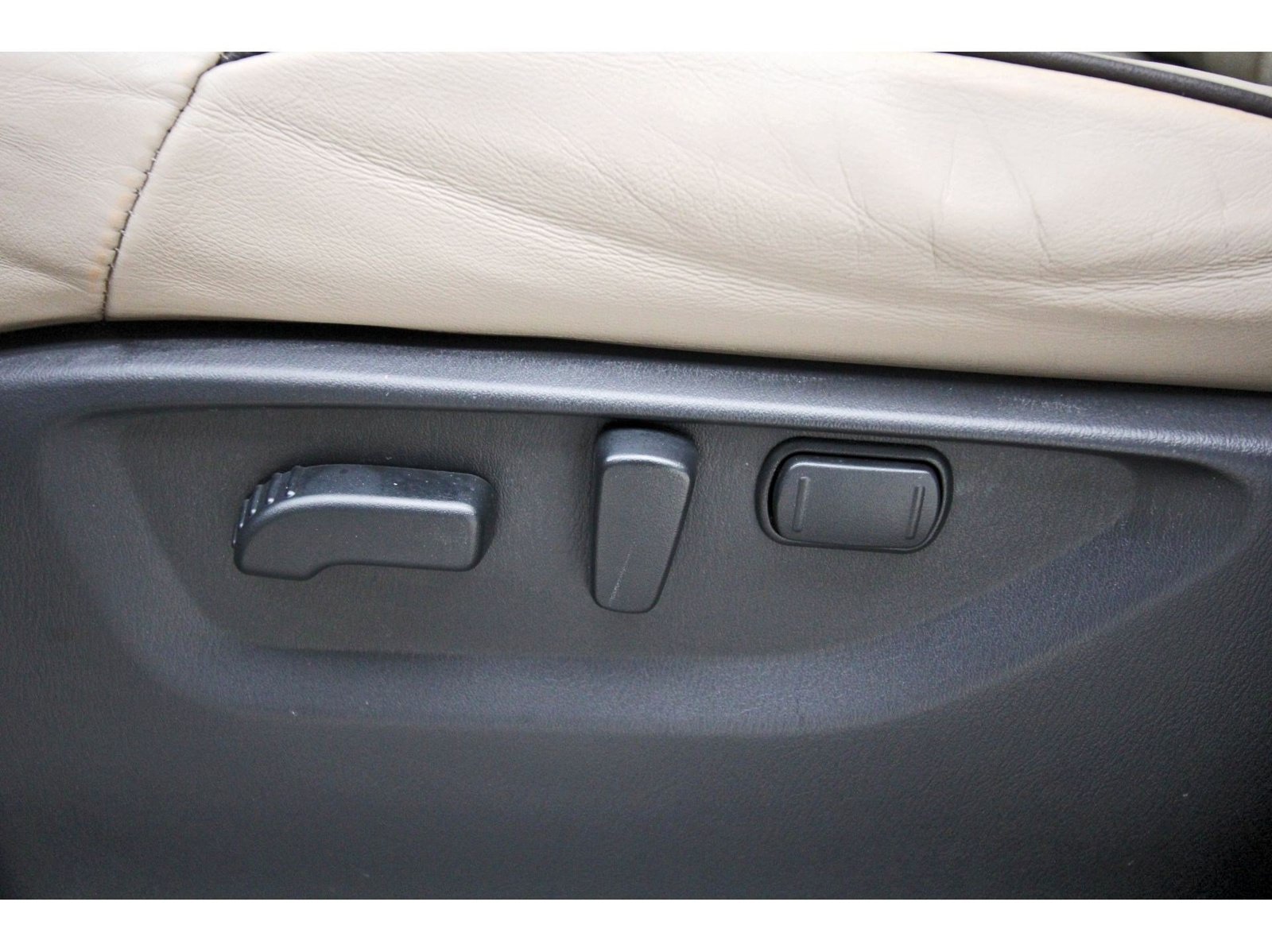 Used 2022 Nissan Armada Platinum w/ Captain's Chairs Package RWD image 33