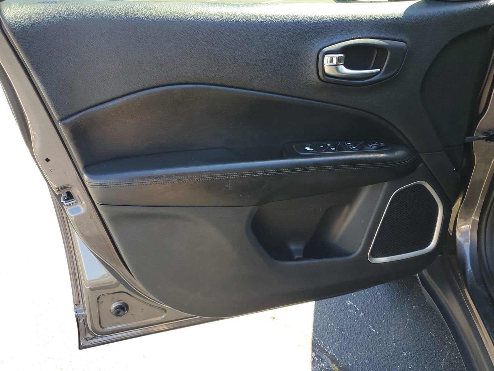 Used 2020 Jeep Compass Latitude AWD/4WD image 8