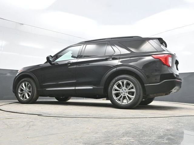 Used 2022 Ford Explorer XLT w/ Equipment Group 202A image 32