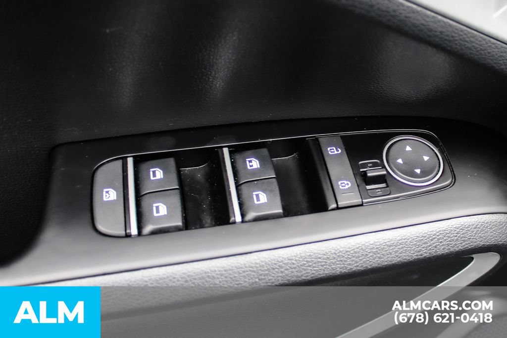 Used 2025 Kia Soul LX w/ LX Technology Package FWD image 37