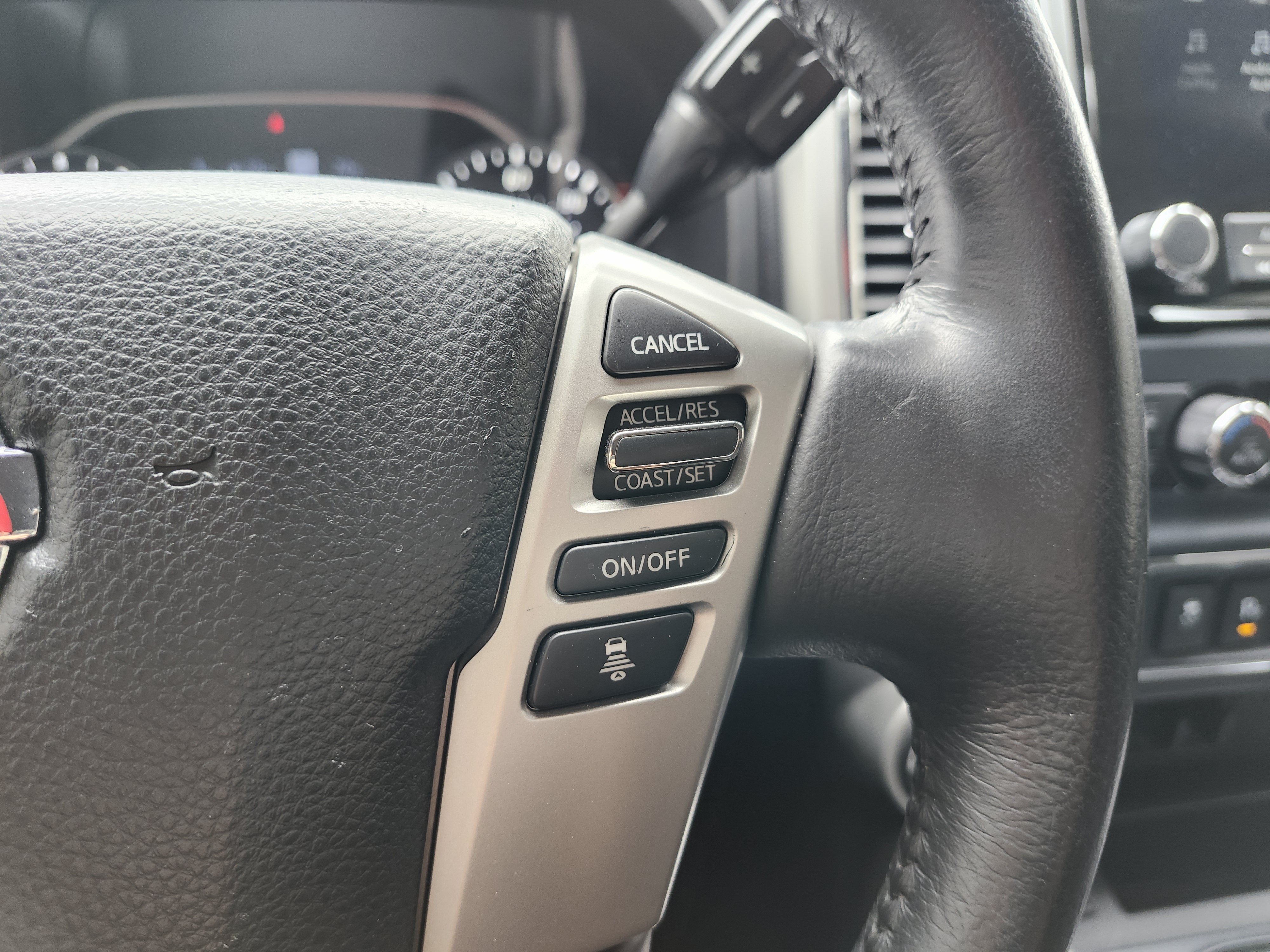 Used 2021 Nissan Titan SL w/ Moonroof Package AWD/4WD image 39