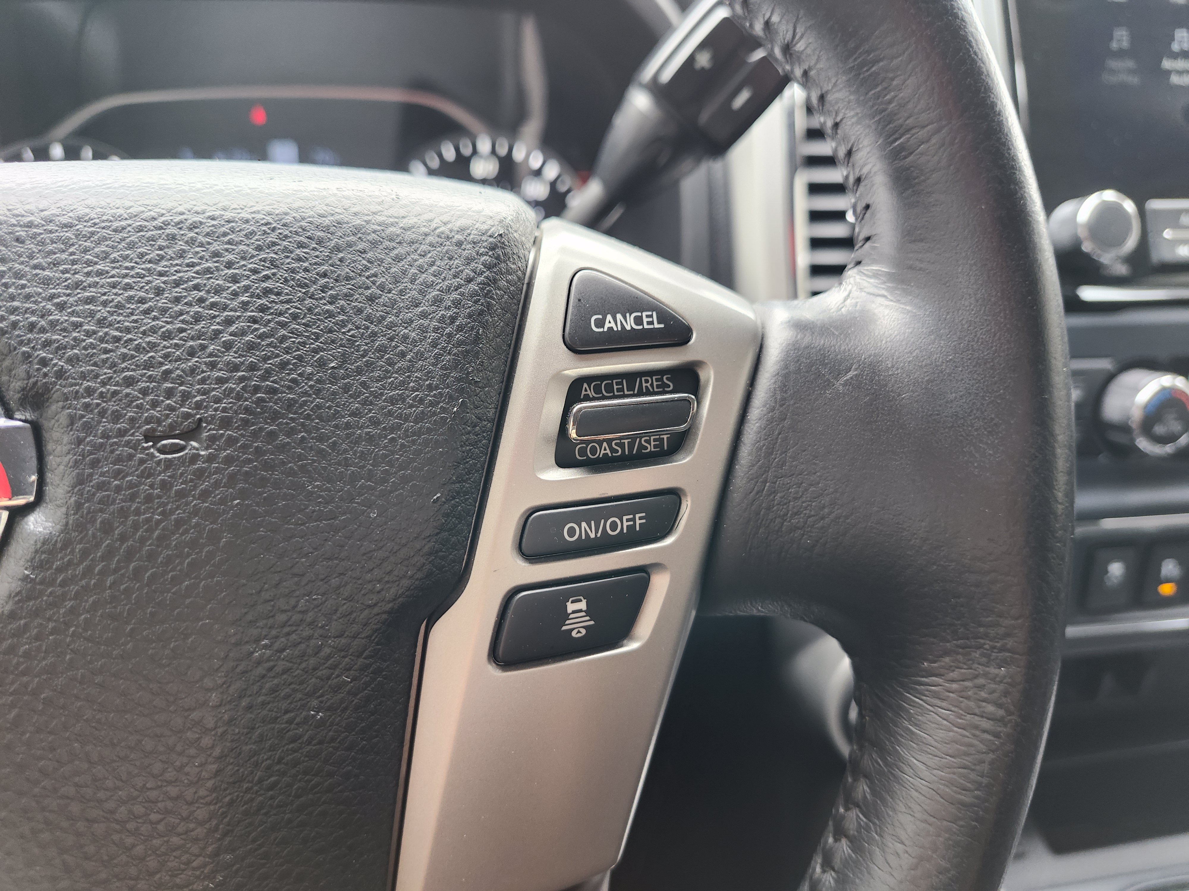 Used 2021 Nissan Titan SL w/ Moonroof Package AWD/4WD image 39
