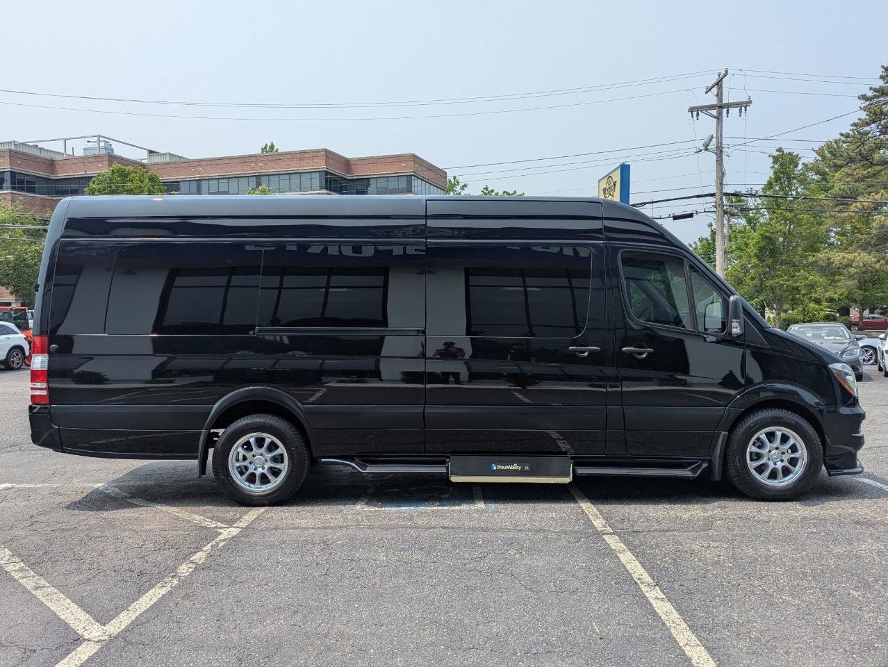 Used 2017 Mercedes-Benz Sprinter 2500 image 5