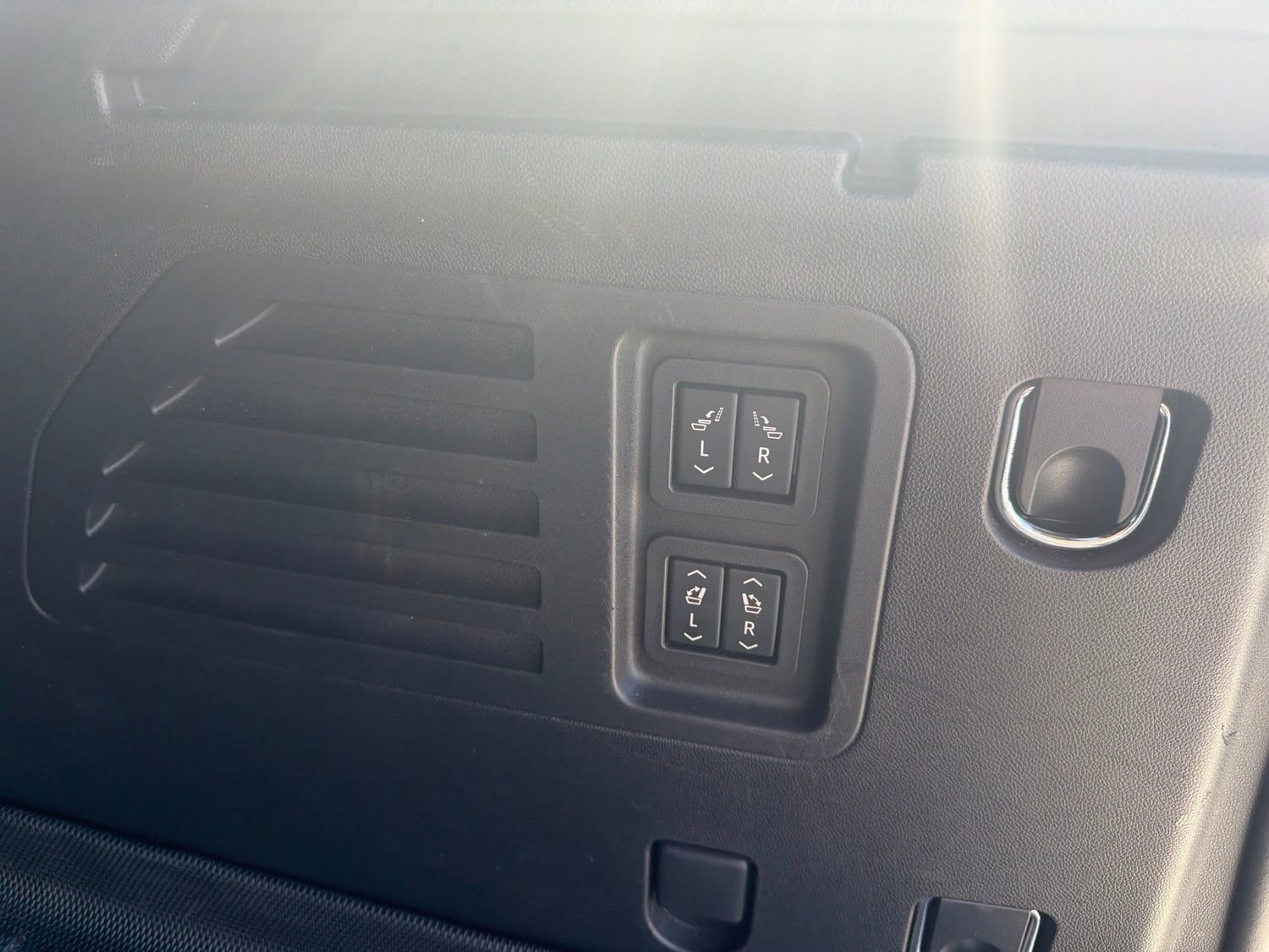 Used 2025 Buick Enclave Preferred w/ Power Package FWD image 20