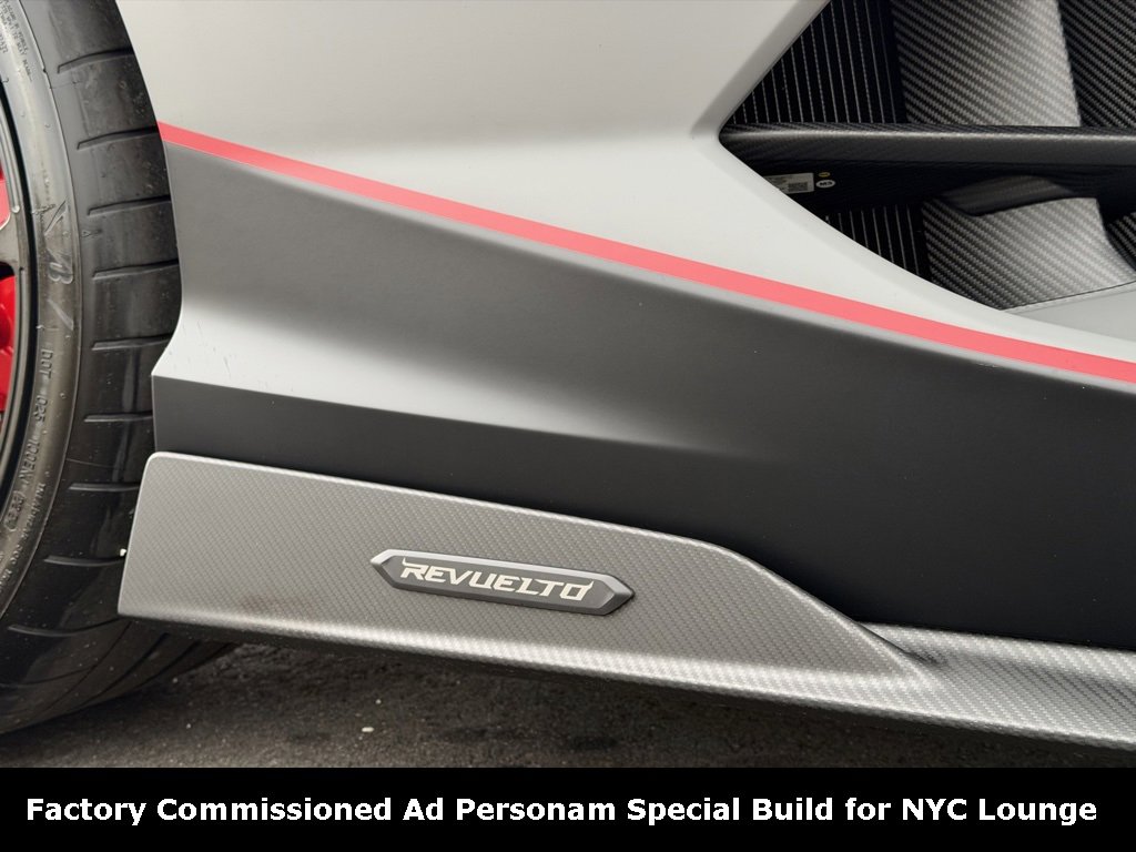 Used 2024 Lamborghini Revuelto image 15
