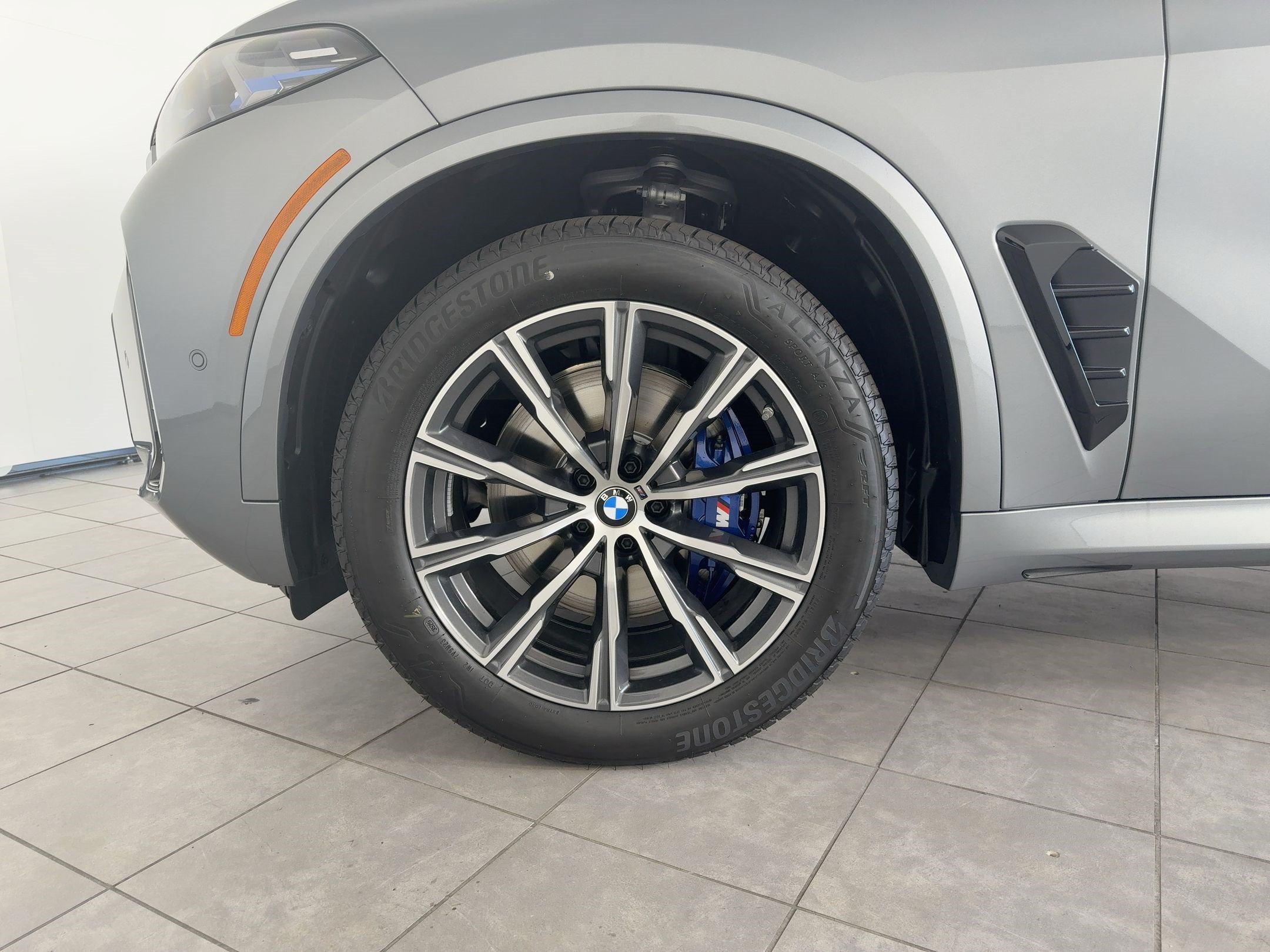 New 2026 BMW X5 xDrive40i w/ M Sport Package AWD/4WD image 11