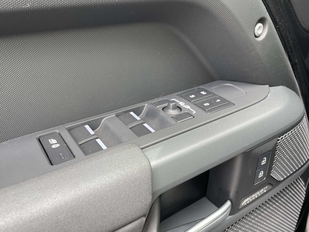 Used 2023 Land Rover Defender 110 X-Dynamic SE AWD/4WD image 32