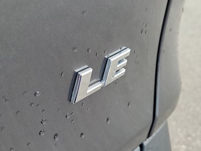 Used 2023 Toyota RAV4 LE FWD image 7