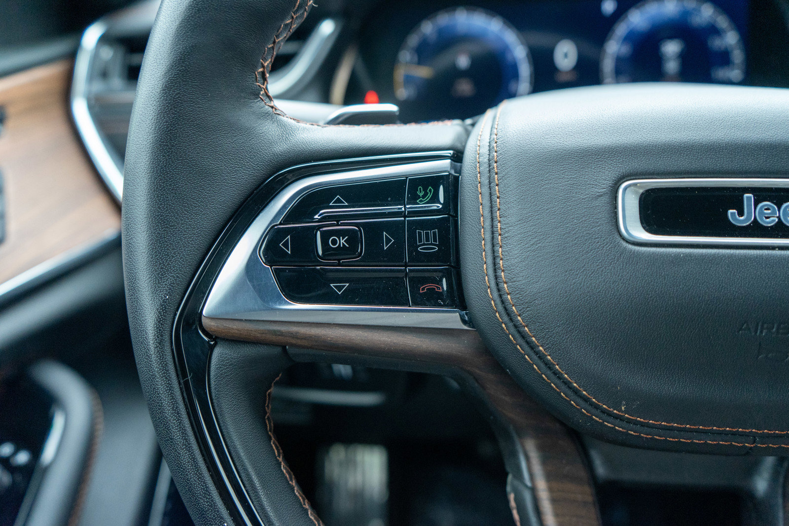 Used 2023 Jeep Grand Cherokee Summit image 27