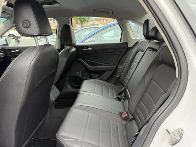 Certified 2023 Volkswagen Jetta SE w/ Panoramic Sunroof Package FWD image 13