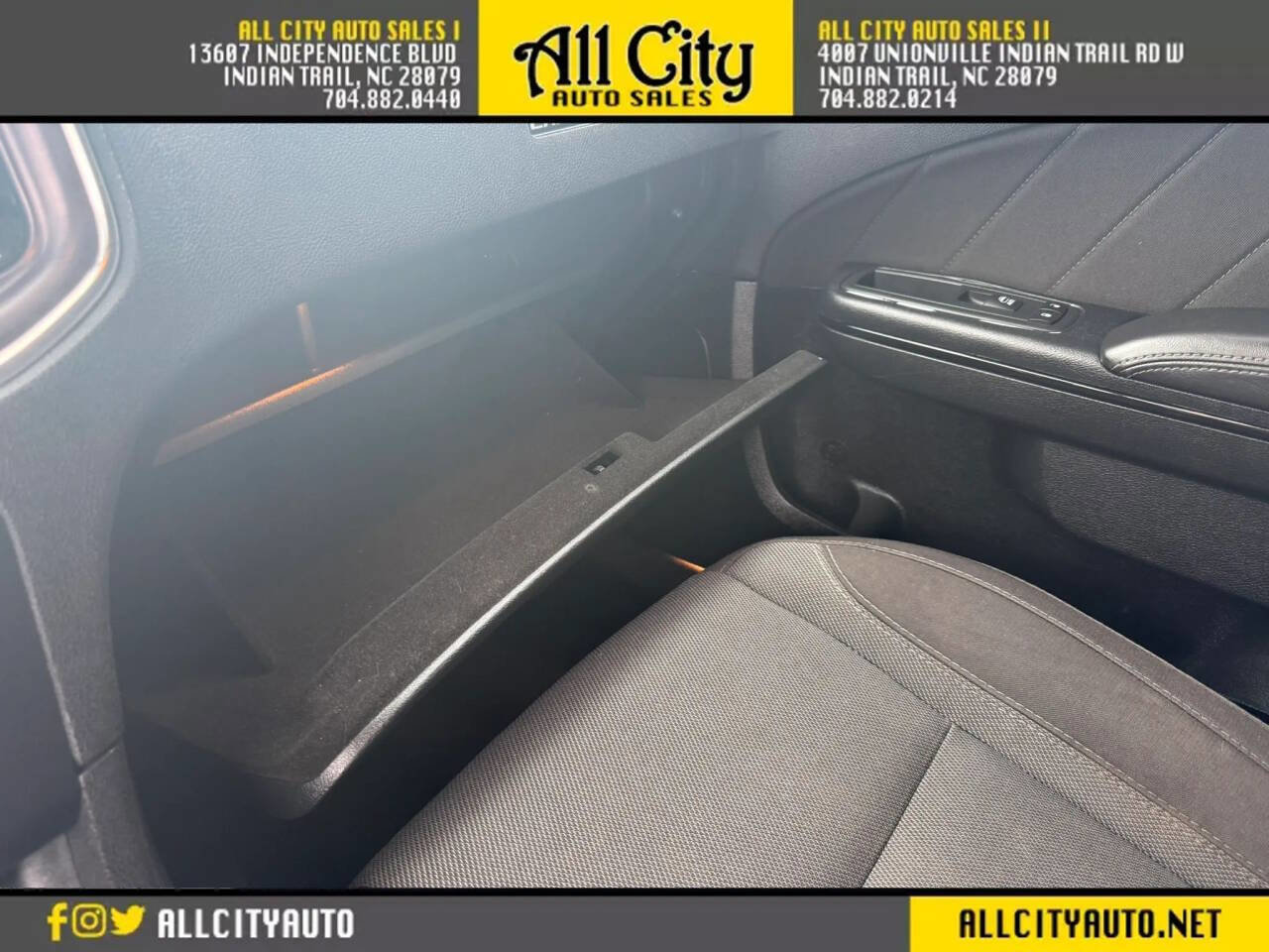 Used 2017 Dodge Charger R/T w/ Navigation & Travel Group RWD image 29