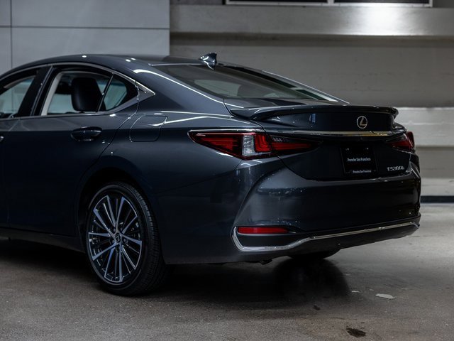 Used 2025 Lexus ES 300h w/ Premium Package image 22
