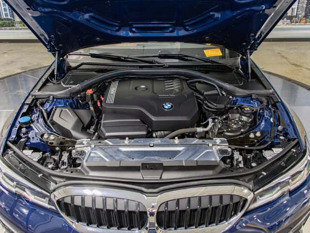 Used 2021 BMW 330i xDrive Sedan w/ Convenience Package AWD/4WD image 5