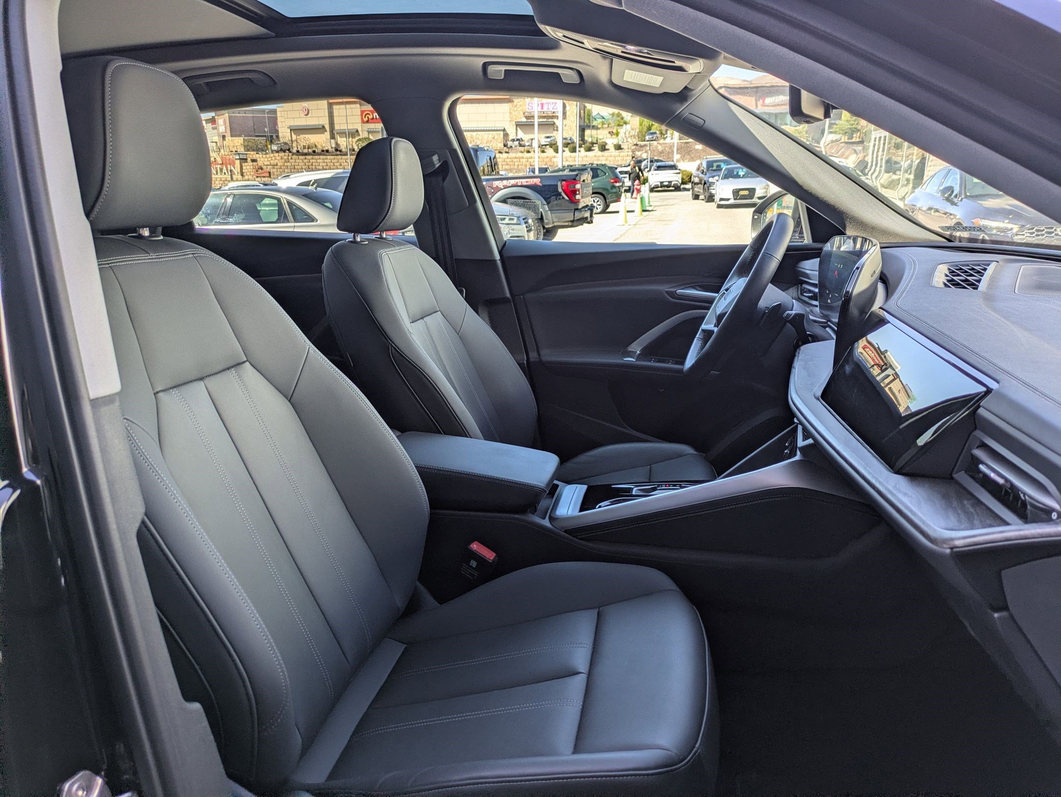 Used 2025 Audi Q5 Premium w/ Convenience Package image 28