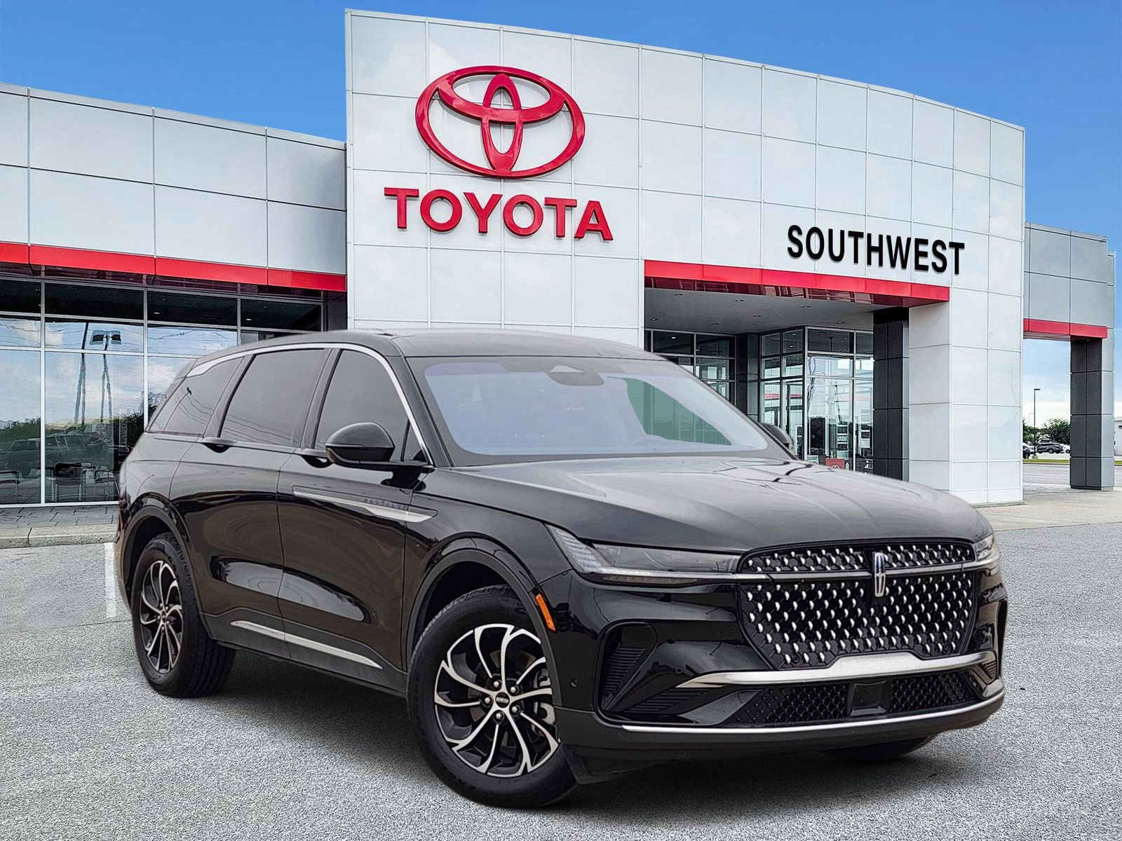 Used 2024 Lincoln Nautilus Premier image 1