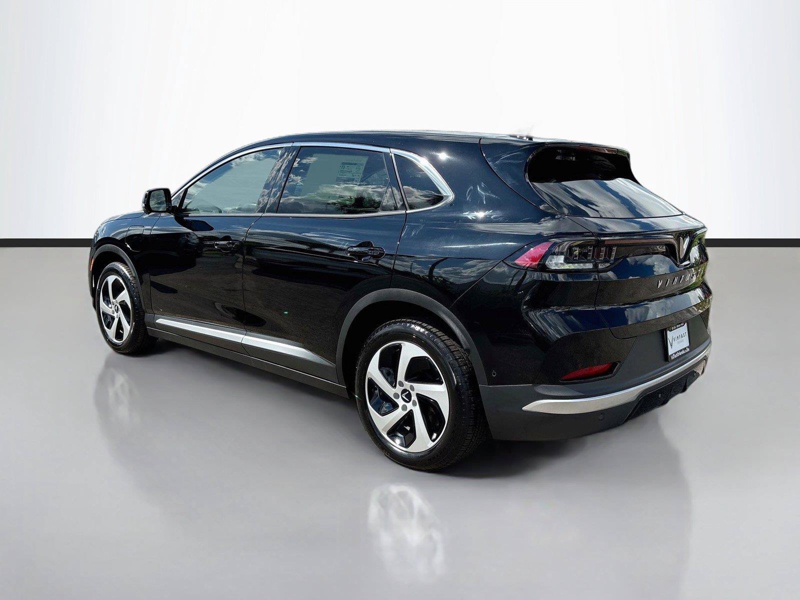 New 2027 VinFast VF 8 Eco AWD/4WD image 5
